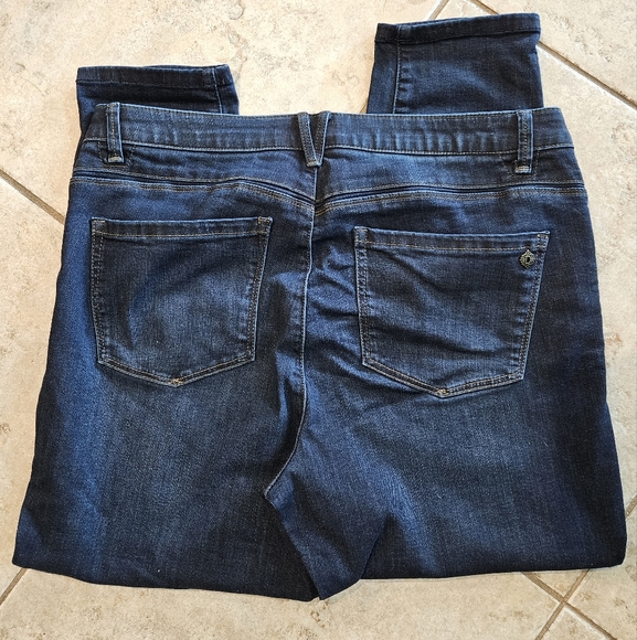 Democracy Ab Solution High Rise - Picture 7 of 7